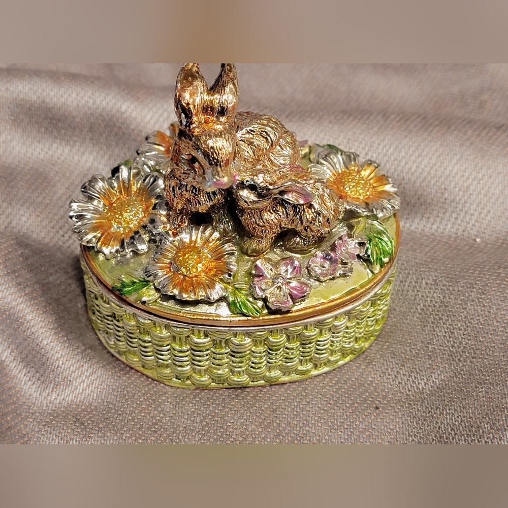Vintage Easter Bunny Mama & Baby Trinket Box Silver Plated w/Daisies